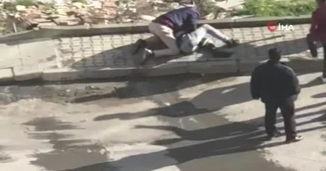 Arnavutköy'de bir garip kavga kamerada