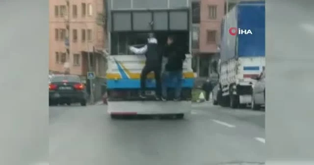 Arnavutköy’de tehlikeli yolculuk kamerada