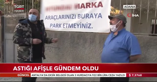 Astığı afişle gündem oldu
