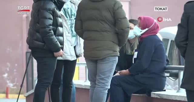 Başına yorgun mermi isabet etti