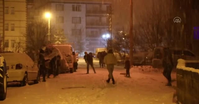 Başkentte çocukların kar sevinci