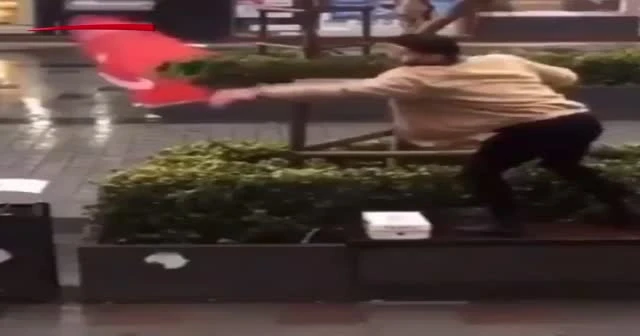 Bayrak aşkı yürekleri ısıttı