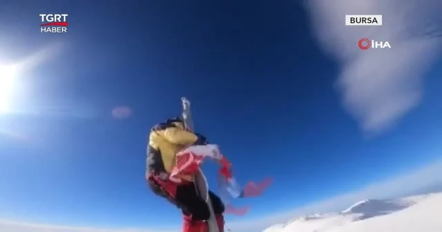 Bayrak sevgisi fırtına dinlemedi