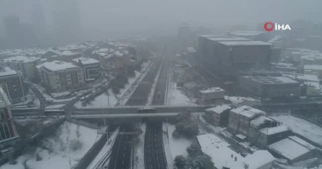 Beyaz örtü ile kaplanan İstanbul havadan görüntülendi
