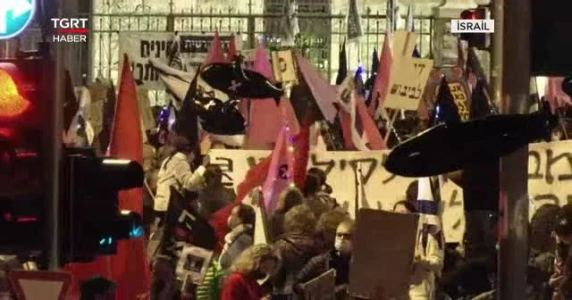 Binlerce kişi Başbakanlık konutu önündeydi