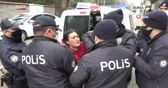 Bu kadarı da pes dedirtti! Polisin yakasını çekiştirip tehdit etti