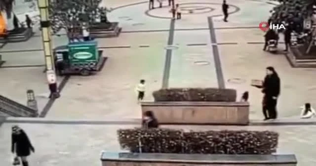 Çin'de çocuk fişeği kanalizasyona atınca ortalık savaş alanına döndü