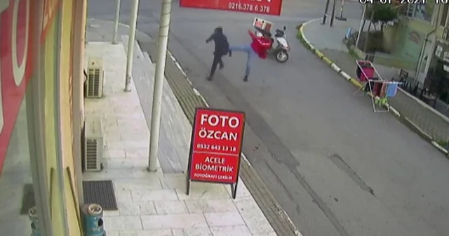 Dolandırıcıya uçan tekme kamerada