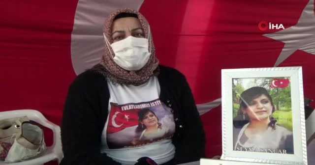 Evlat nöbetindeki anne, gözyaşları içinde kızına 'teslim ol' çağrısında bulundu