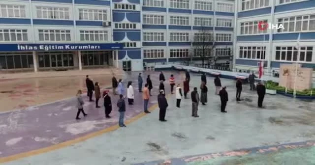 İstanbul'da bayrak töreni düzenledi