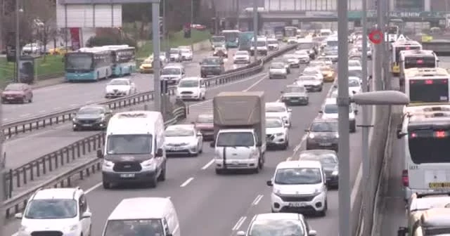 İstanbul’da haftanın son gününde trafik yoğunluğu