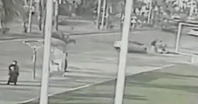 Kaldırımda duran çocuklara çarptı, "şekerim" var deyip serbest kaldı