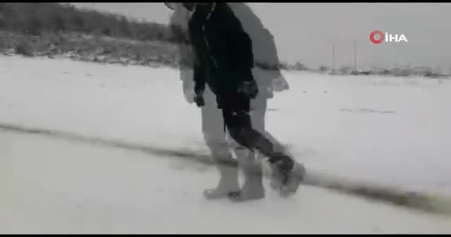 Kar keyfini çocuklar çıkardı