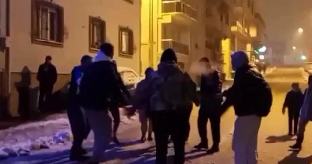 Kar yağışı virüsü unutturdu...Kar üzerinde horon oynadılar