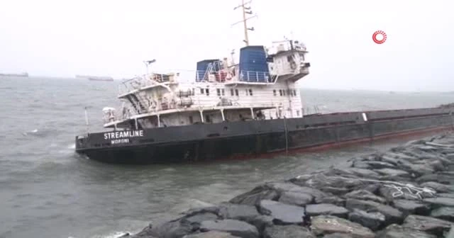 Karaya oturan geminin bekleyişi sürüyor