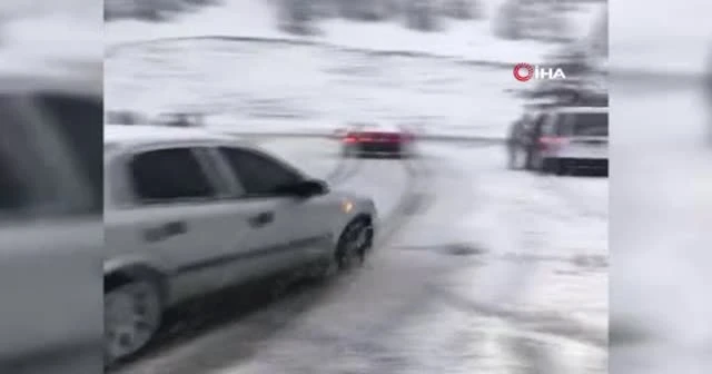 Karlı yolda kaza kamerada: 1 yaralı