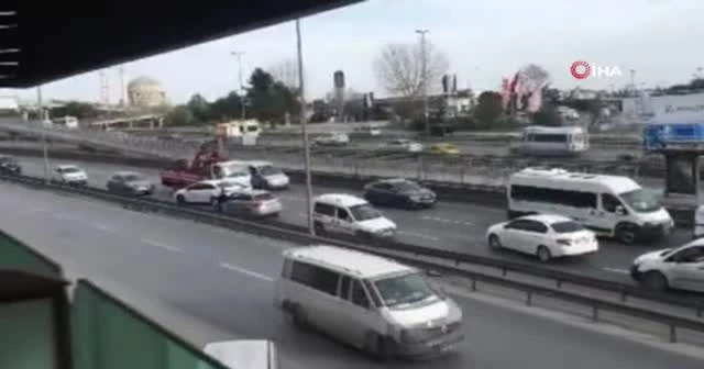 Kısıtlama gününde E-5 karayolunda pes dedirten görüntüler