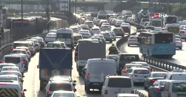 Kısıtlama öncesi İstanbul’da trafik yoğunlaştı