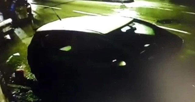 Kısıtlama saatinde seyir halindeki otomobil ile çekici çarpıştı