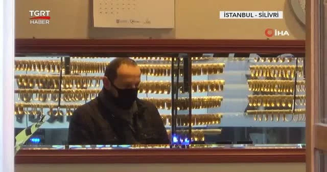 Kuyumcu silahlı soyguncuyu vurdu