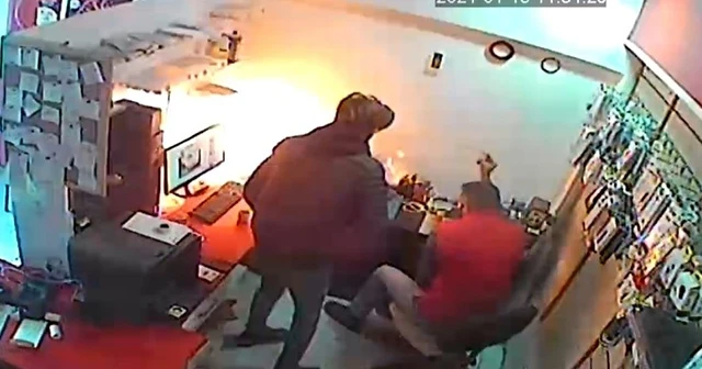 Mardin'de batarya telefoncunun elinde patladı