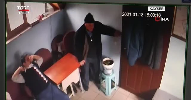 Muhtarlıkta kalp krizi geçirerek öldü