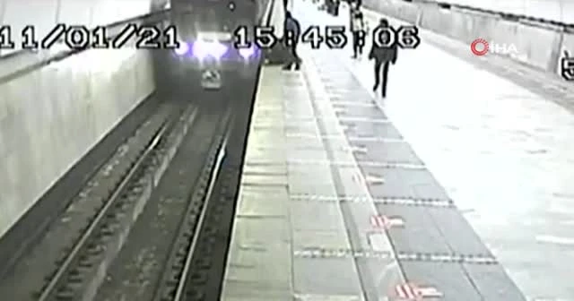 Raylara düşen çocuk ölümden kıl payı kurtuldu