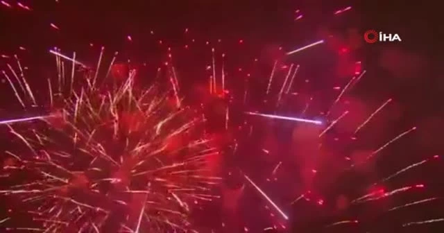 Rusya 2021’e havai fişeklerle “merhaba” dedi