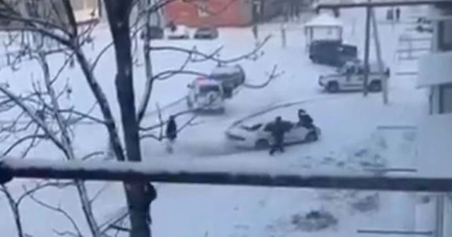 Rusya’da polislerin kovaladığı sürücü ortalığı birbirine kattı