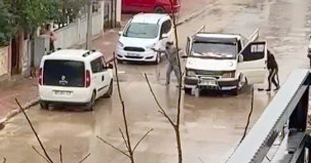 Silah tutukluk yapınca taşlarla saldırdılar