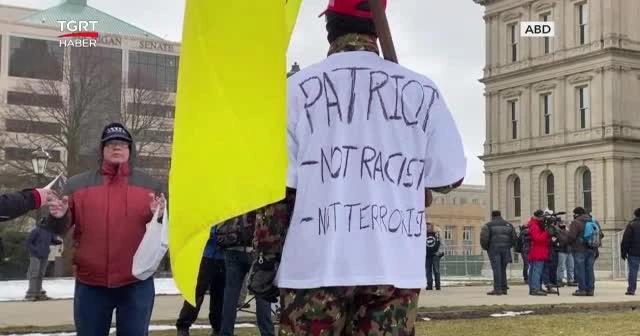 Silahlı gruplar sokaklara çıktı