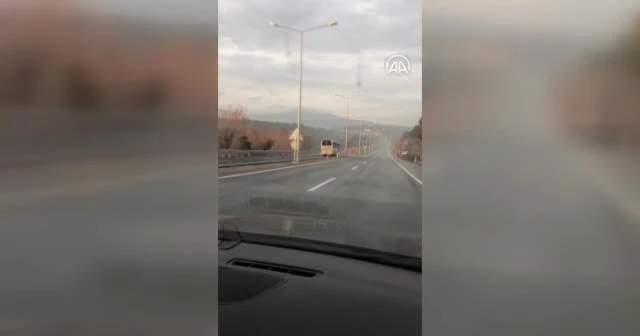 Ters yönde giden otobüs trafiği tehlikeye düşürdü