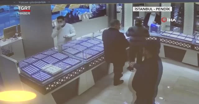 Uçan tekme atarak durdurdu