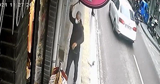 Yalova'da AK Parti İl Başkanlığı'na çirkin saldırı