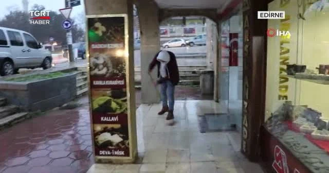 Yollar göle döndü dere taştı