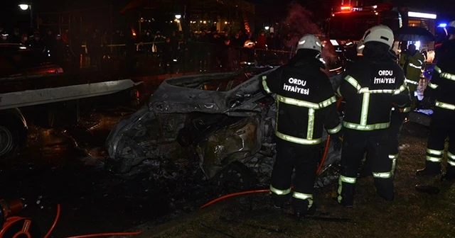 Zincirleme trafik kazasında 3 otomobil yandı