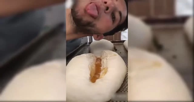 "Süt banyosu" ve "dönerle danstan" sonra şimdi de "ekmekle çirkin oyun"