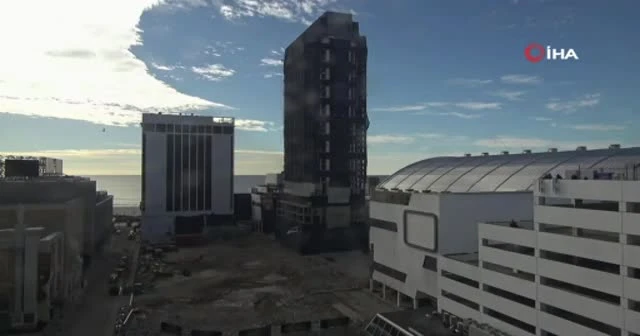 ABD'de Trump Plaza, kontrollü şekilde yıkıldı