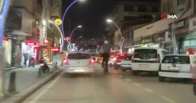 Adrenalin olsun diye canlarını tehlikeye attılar
