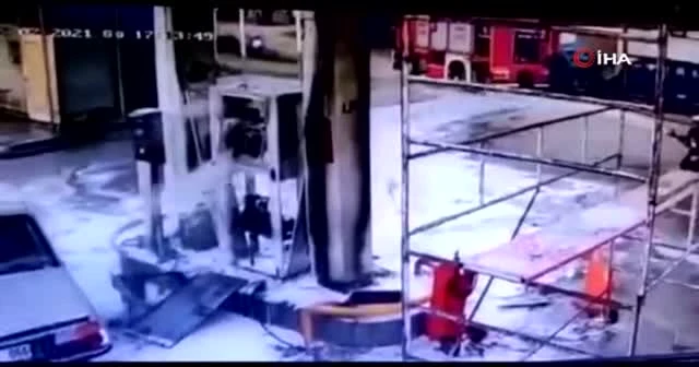 Akaryakıt istasyonunda faciadan dönüldü, o anlar kameraya yansıdı