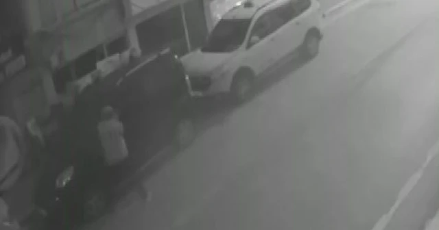 Araca saldırı anları kameralar tarafından kaydedildi