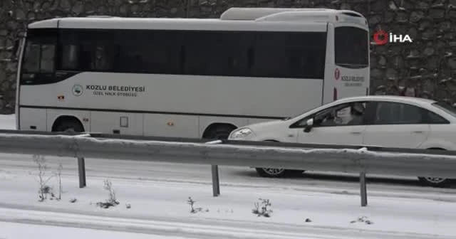 Araçlar buzda dans etti, kilometrelerce uzunlukta kuyruk oluştu