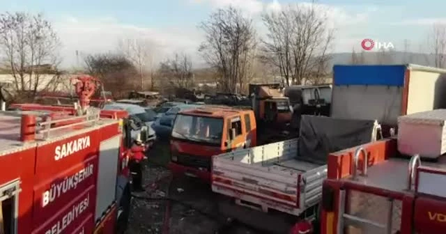 Arazide yakılan ateş 30’a yakın aracı kül etti