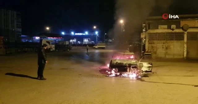 Çalışmayan aracını ateşe verdi