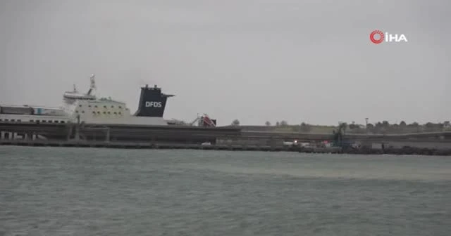 Çanakkale’de yanan Ro-Ro gemisi limana yanaştırıldı