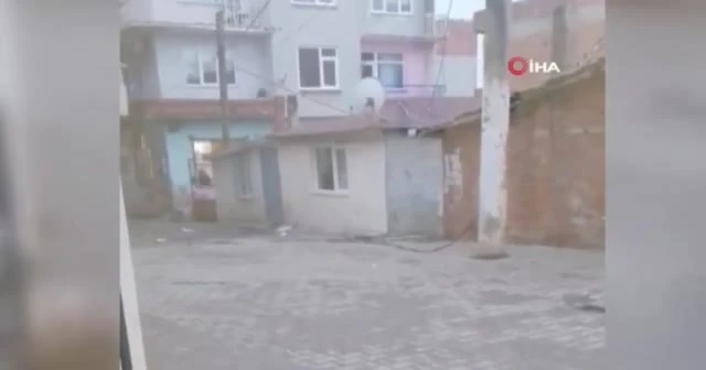 Canını hiçe sayıp patlayan akım tellerine tekme attı