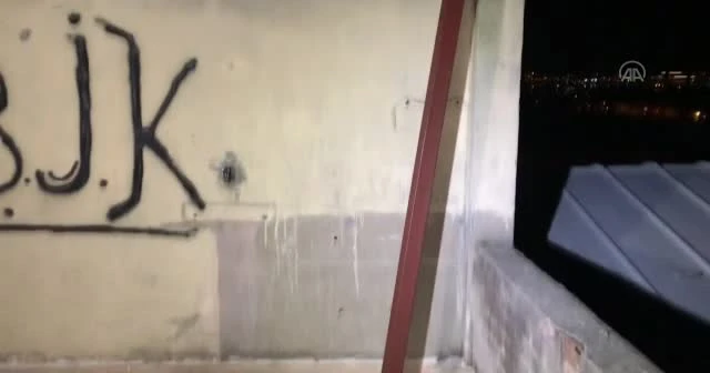 Çay içerken üstündeki çatı iki sokak öteye uçtu