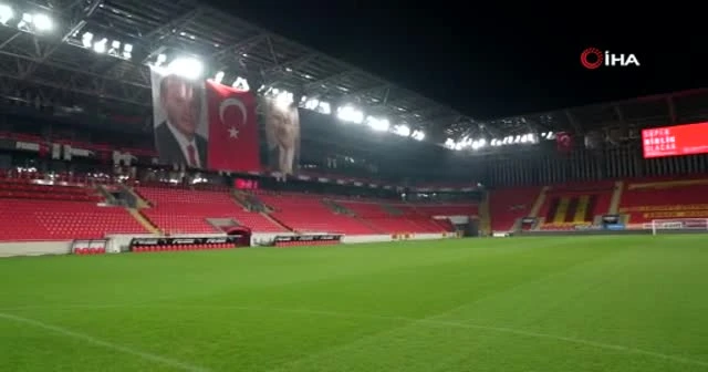 Cumhurbaşkanı Erdoğan İzmir'de yeşil sahaya indi