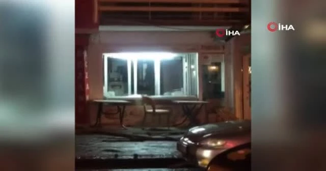 Esenler’de çatının uçma anı kameraya yansıdı