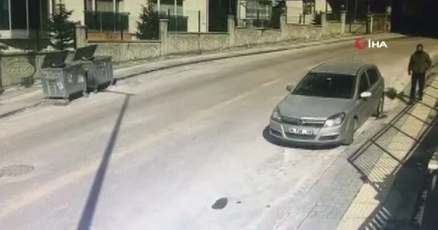 Ev sahibini bıçakla tehdit edip gasp eden hırsız yakayı ele verdi